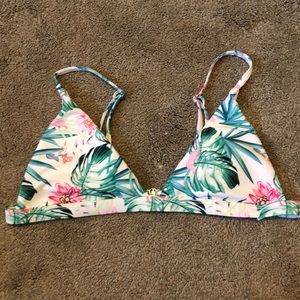 hawaiian print bikini!!